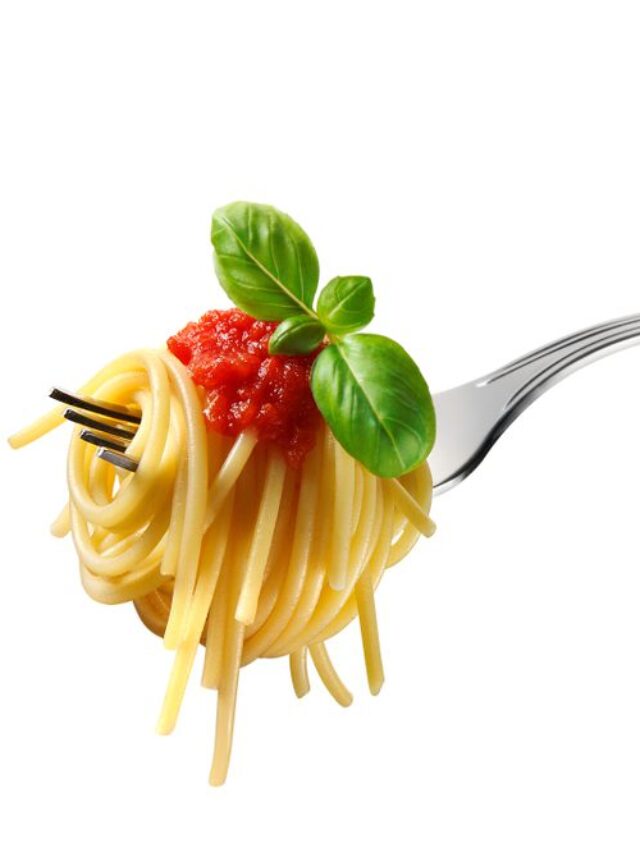 Appetizing,Spaghetti,Rolled,On,Fork,With,Typical,Italian,Sauce
