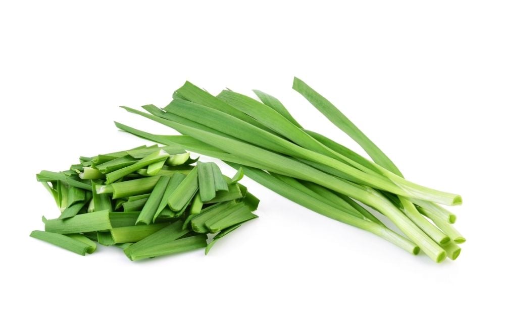 Green Onions vs. Chives vs. Shallots - Evolving Table