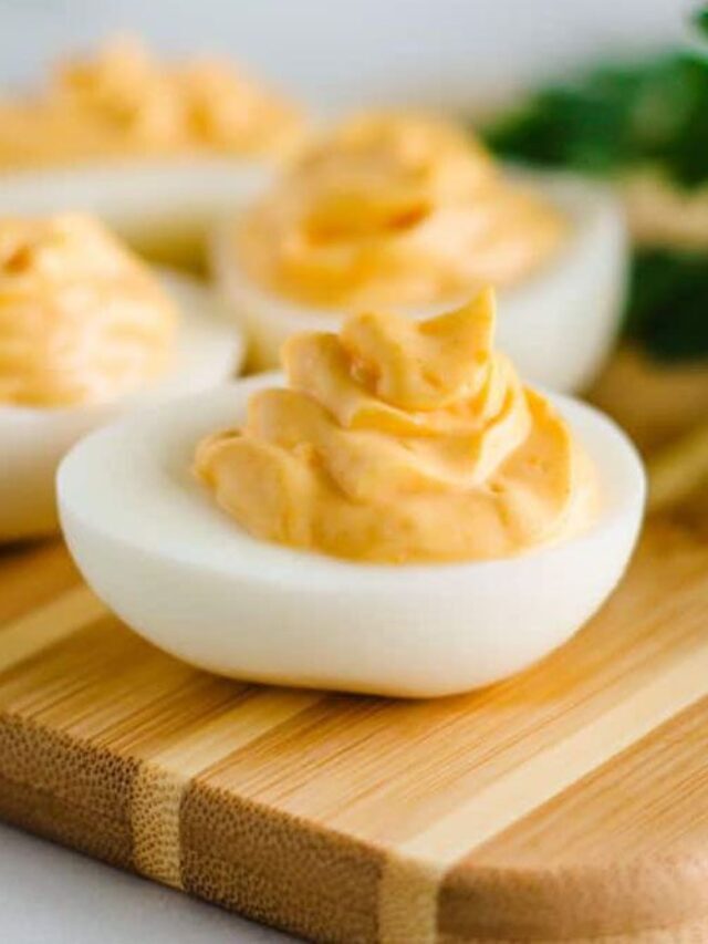 What To Eat With Hummus: 17 Creative Ideas (You’ll Love)