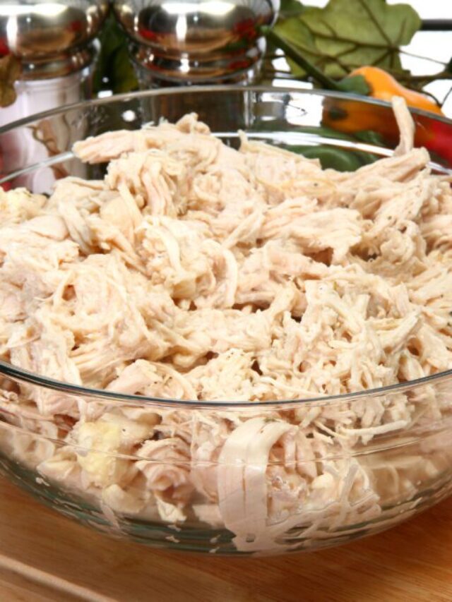 Bowl,Of,Shredded,Chicken,Breast,In,Bowl,In,Kitchen,Or