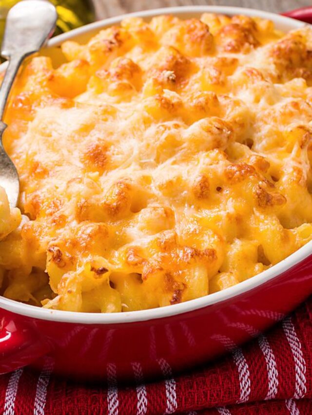 Mac and cheese, american style macaroni pasta in cheesy sauce