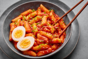 What Does Tteokbokki Taste Like? - The Kitchen Community